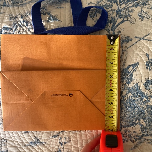 Louis Vuitton Shopping Bag - Picture 11 of 16